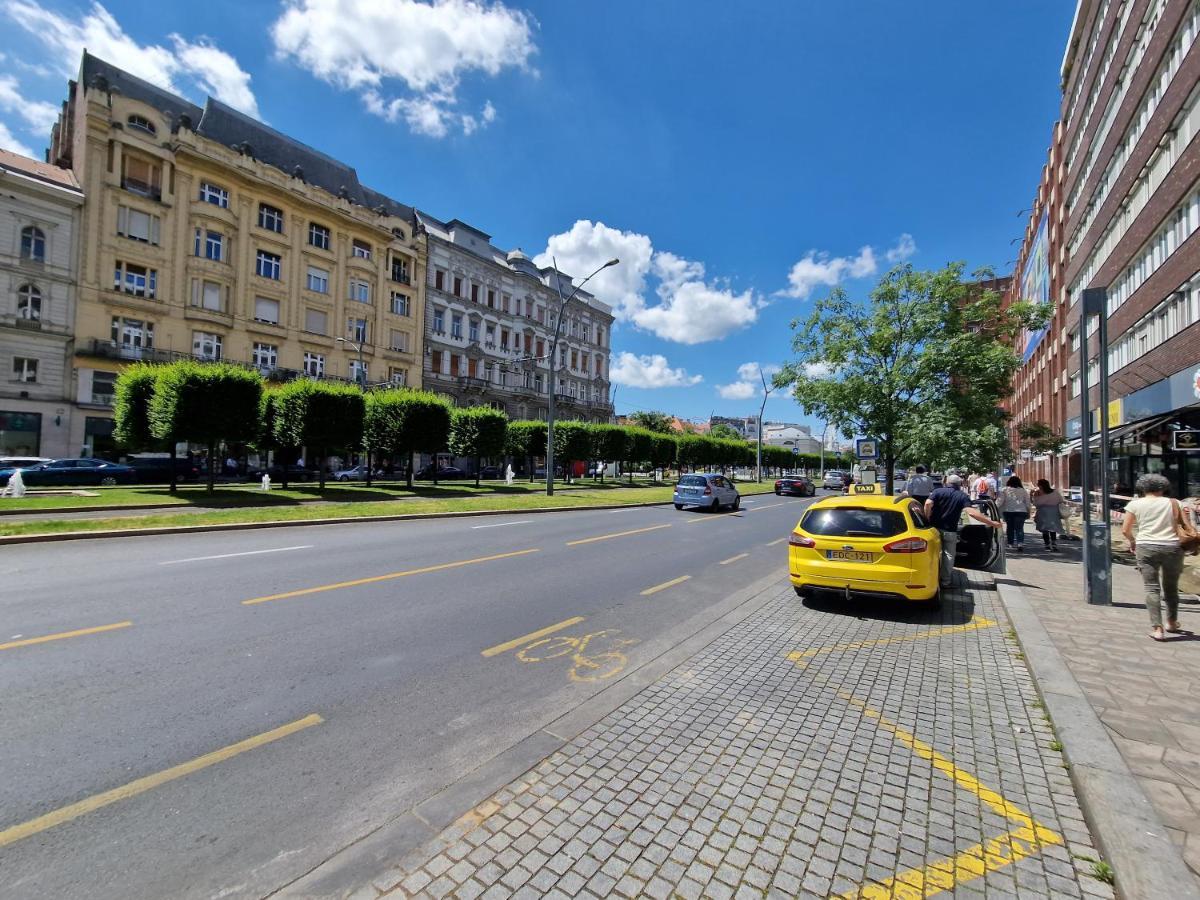 Central Point Budapesta Exterior foto