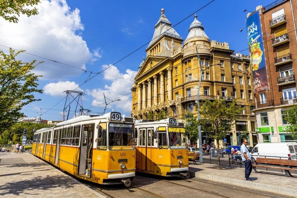 Central Point Budapesta Exterior foto